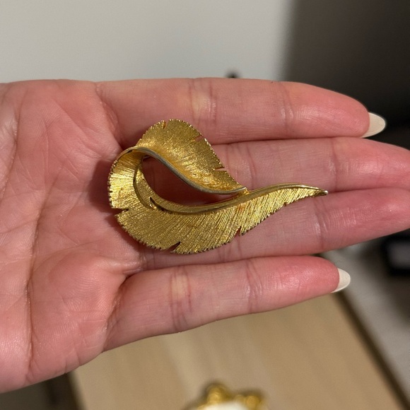 Two Brooch Bundle - Picture 3 of 7